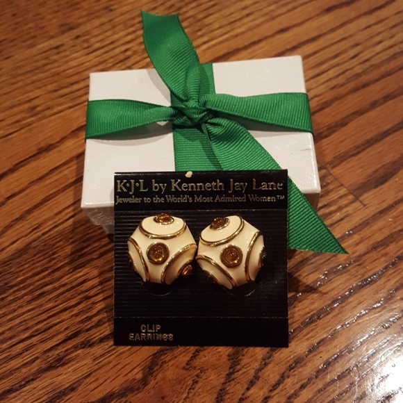 Kenneth Jay Lane Jewelry - Kenneth Jay Lane, Cream and Gold Clip-on Earrings